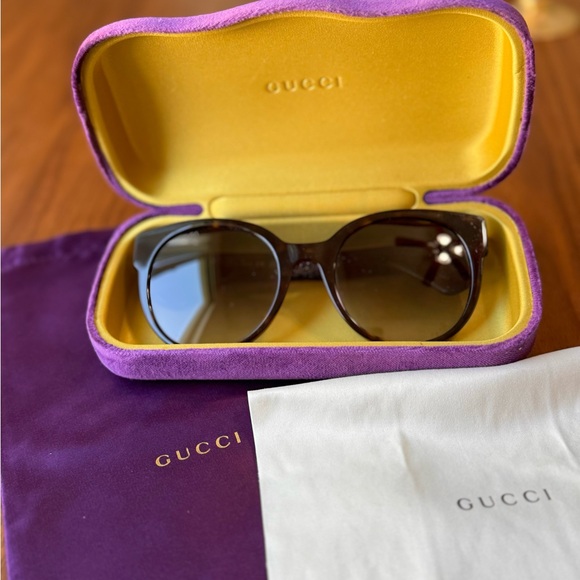 Gucci Tortoiseshell and Striped Sparkly Sunglasses - Picture 7 of 15